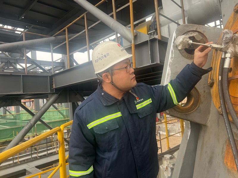 馮旭：用專業(yè)和負(fù)責(zé)筑牢安全“生命線”