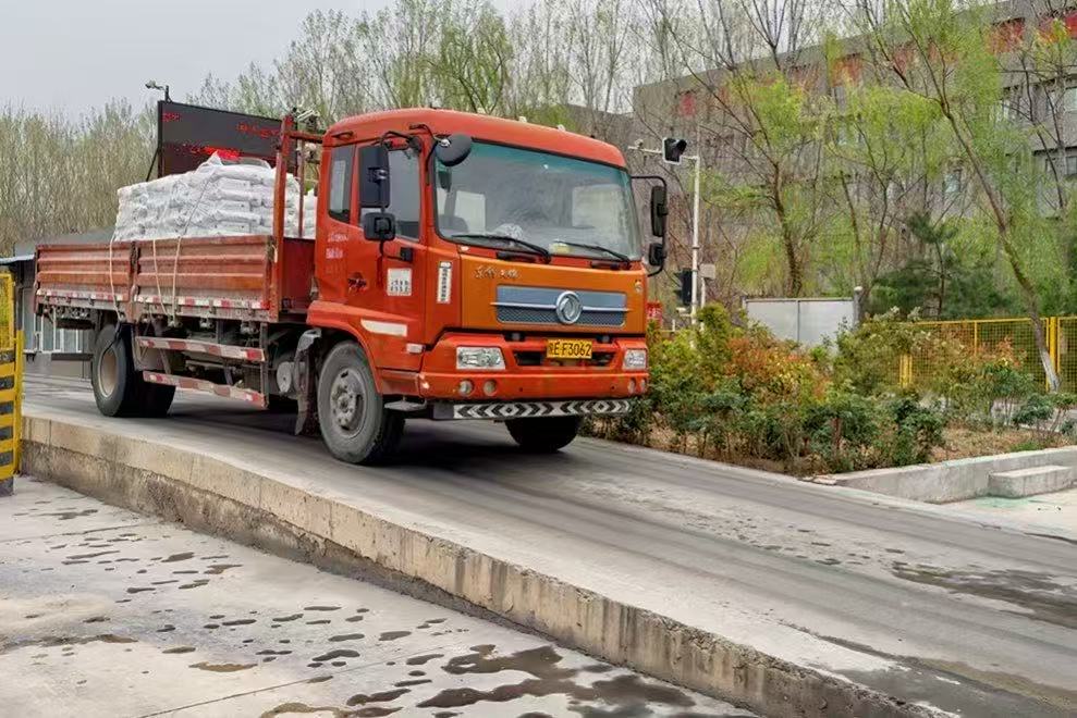 喜報！陜西建材科技公司“華山牌”瓷磚膠成功入市